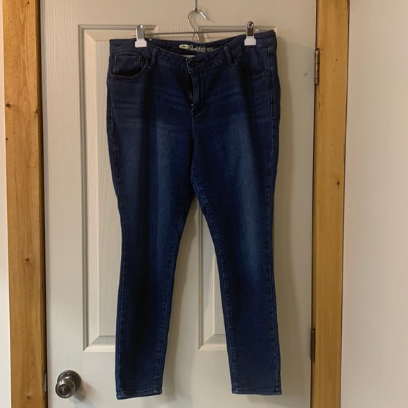 Old Navy Denim - EUC Old Navy Rockstar Jeans